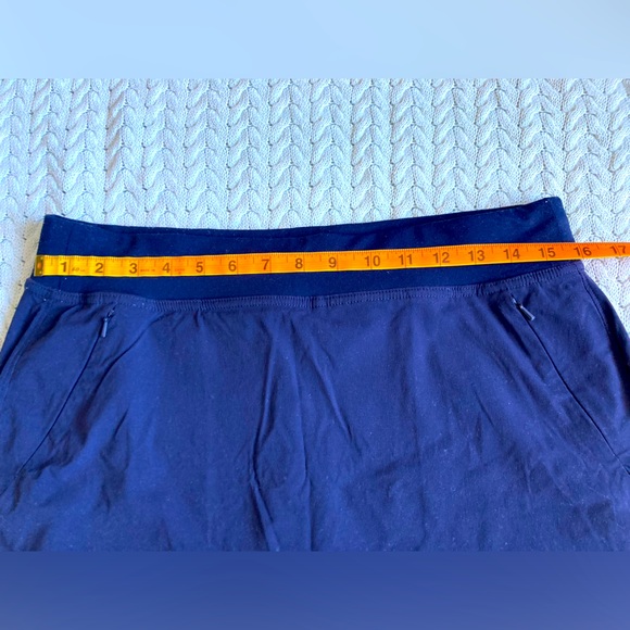 Eddie Bauer Hiking Skirt with Built-in Shorts - Picture 4 of 6